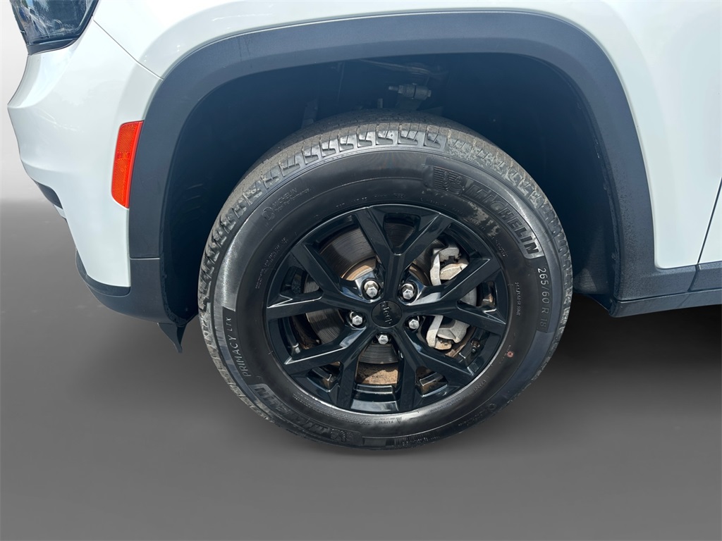 2024 Jeep Grand Cherokee Altitude photo 11