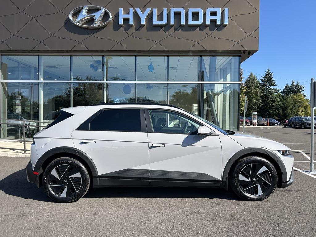 2025 Hyundai Ioniq 5 SE Standard Range photo 4