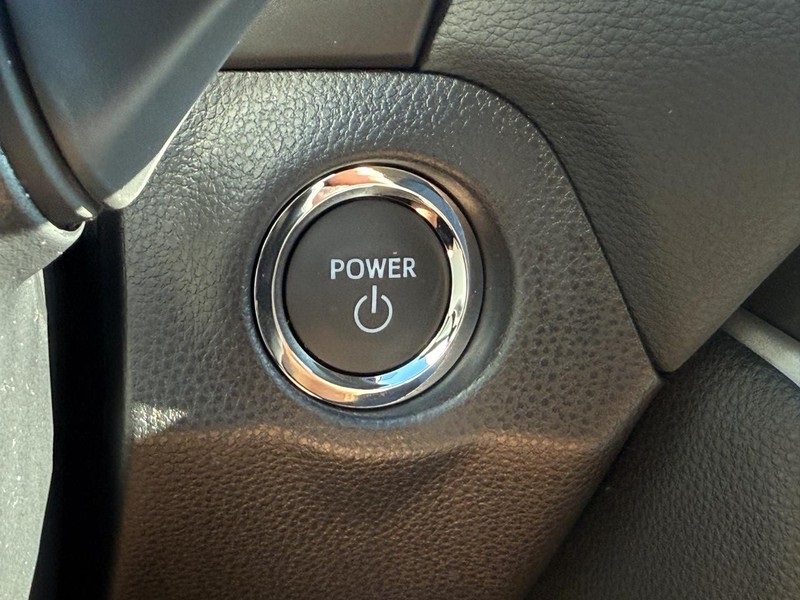 2025 Toyota RAV4 Hybrid XLE photo 17