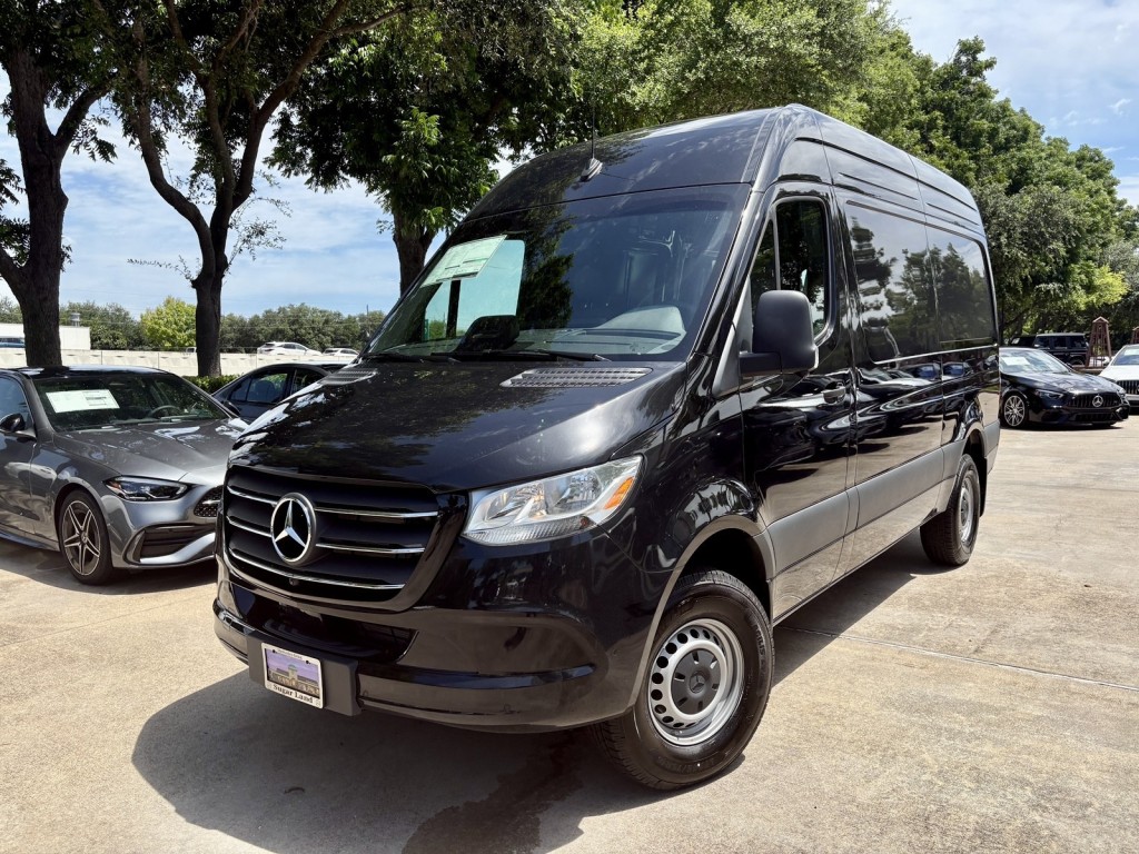 2025 Mercedes-Benz Sprinter Crew Van Base's photo