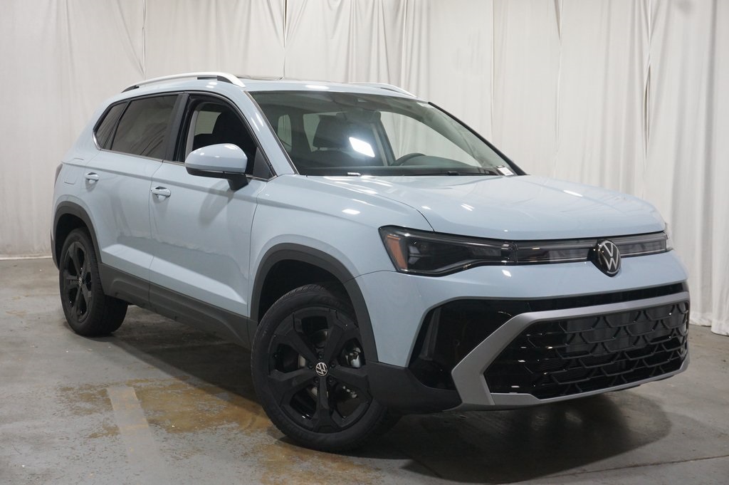 2025 Volkswagen Taos SEL photo 2