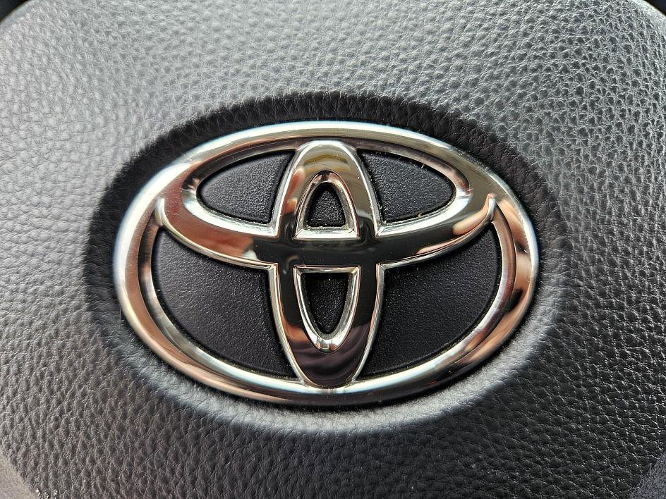 2022 Toyota RAV4 Hybrid XLE photo 23
