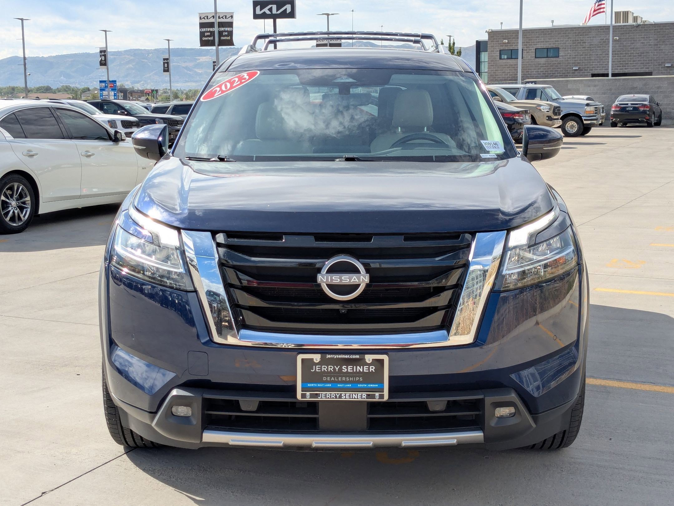 2023 Nissan Pathfinder SL photo 8