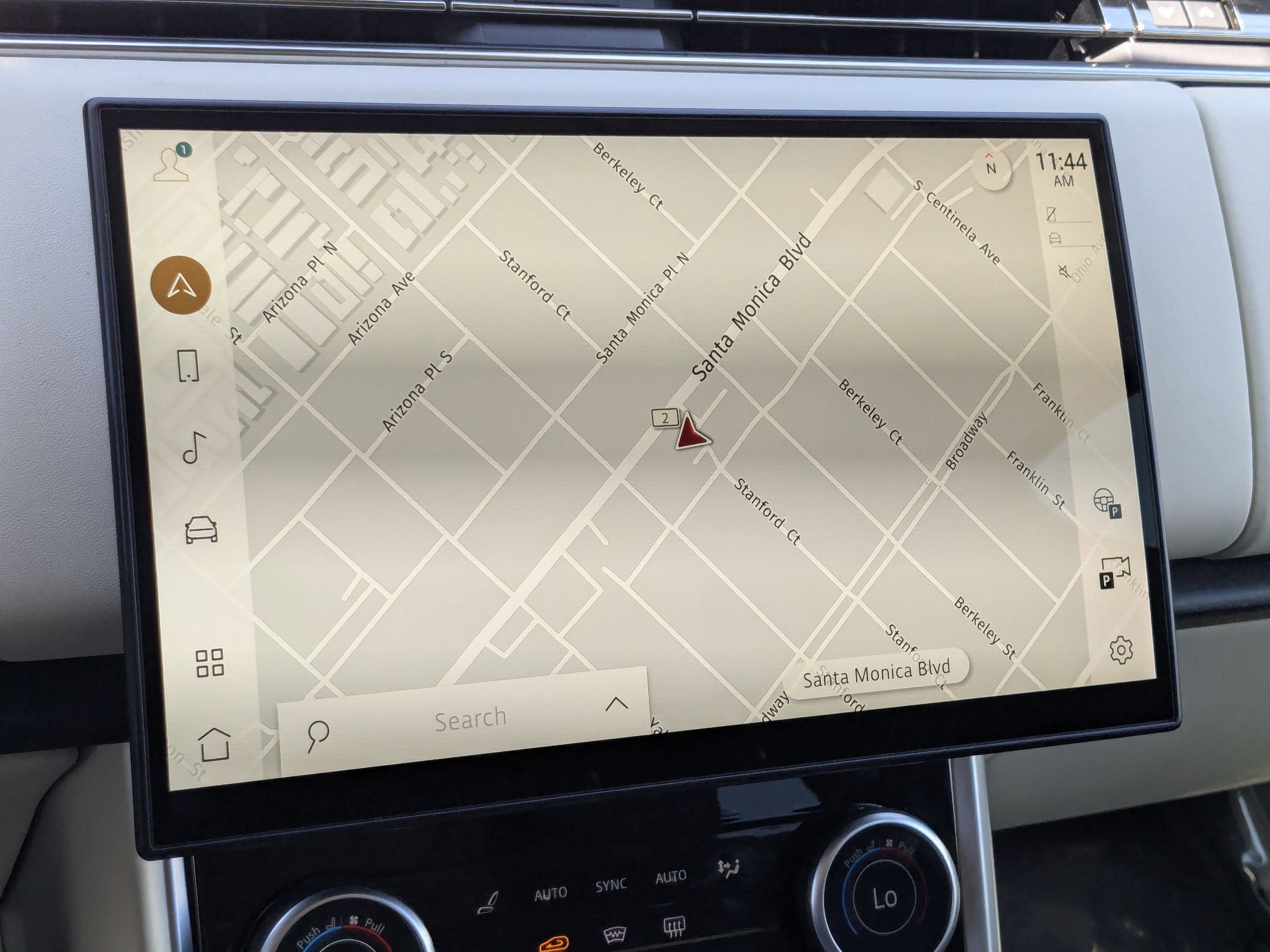 2023 Land Rover Range Rover SE photo 13