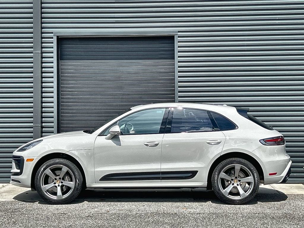 2024 Porsche Macan Base photo 10
