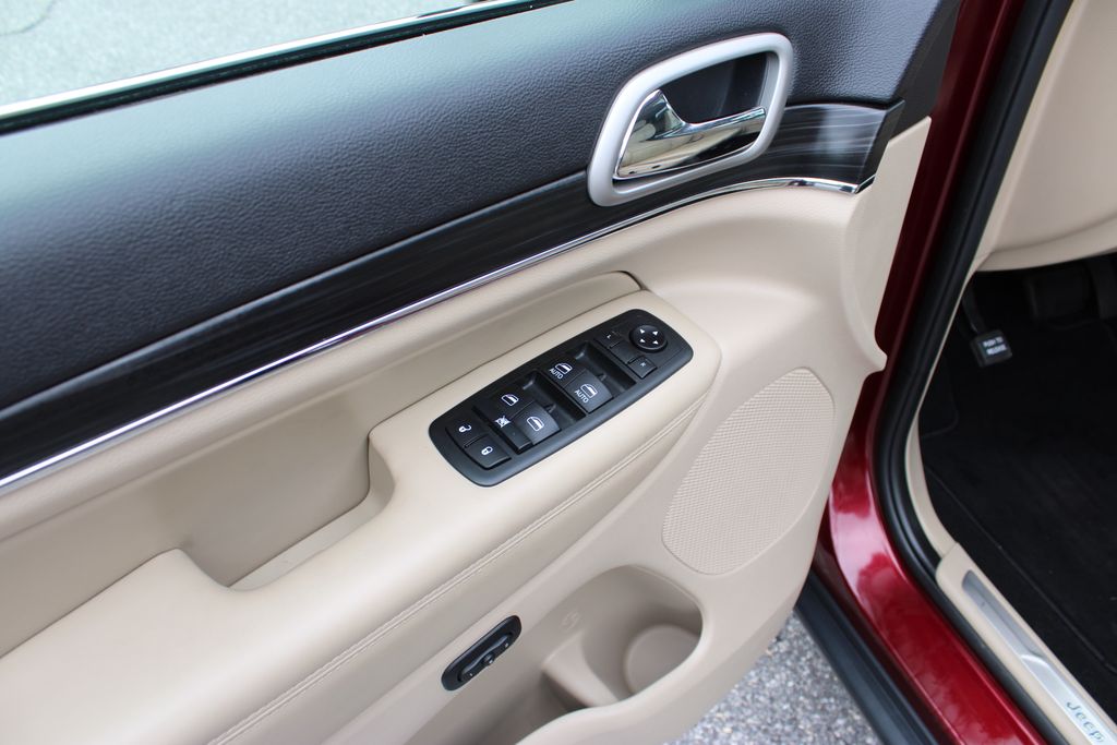 2020 Jeep Grand Cherokee Limited photo 25
