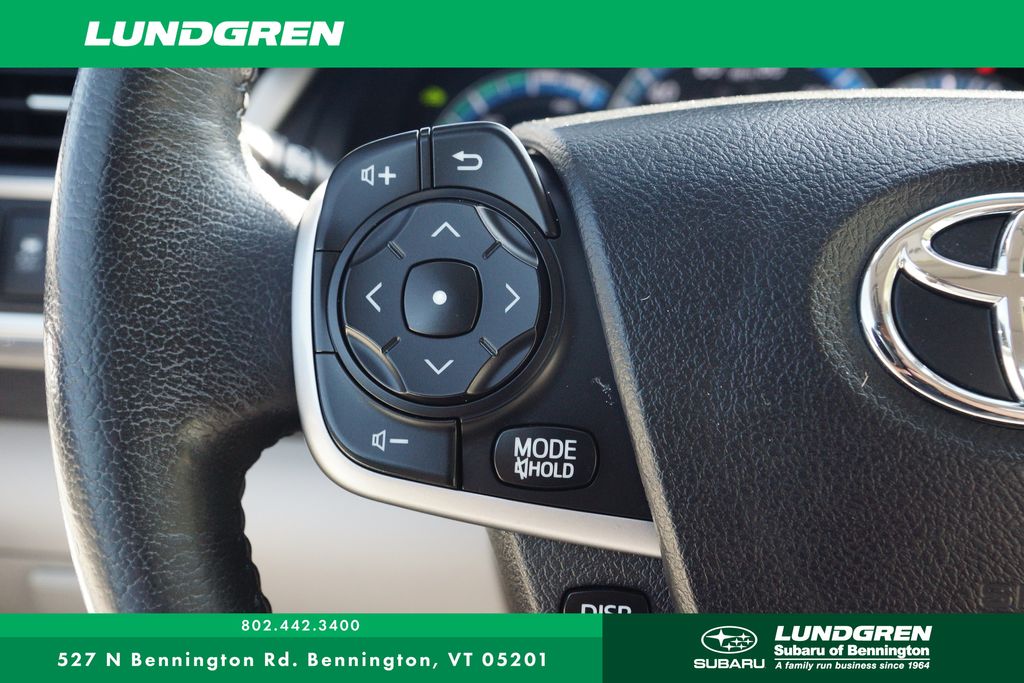 2013 Toyota Camry Hybrid LE photo 24