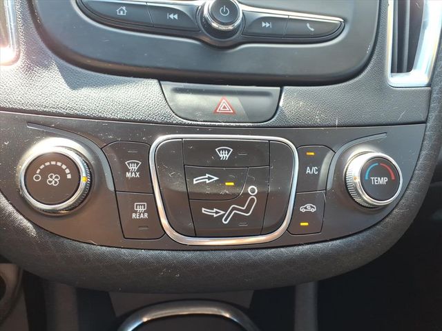 2018 Chevrolet Malibu 1LT photo 17