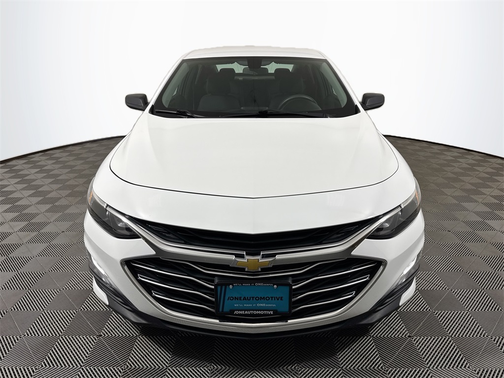 2022 Chevrolet Malibu LS photo 3