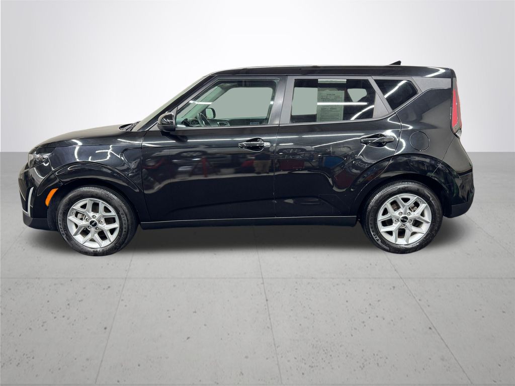 2023 Kia Soul LX photo 2
