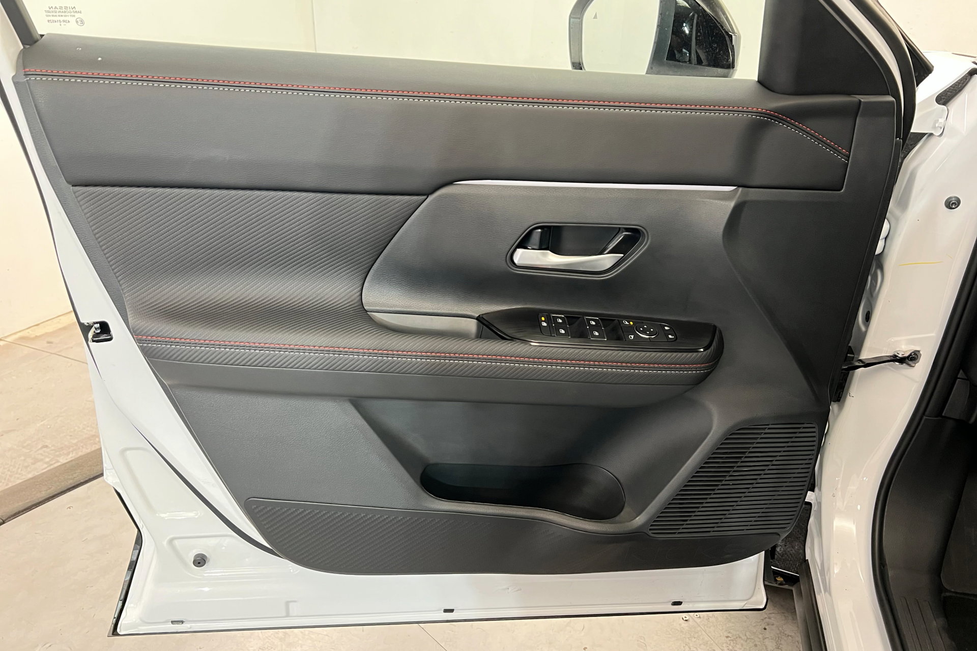2025 Nissan Kicks SR photo 10