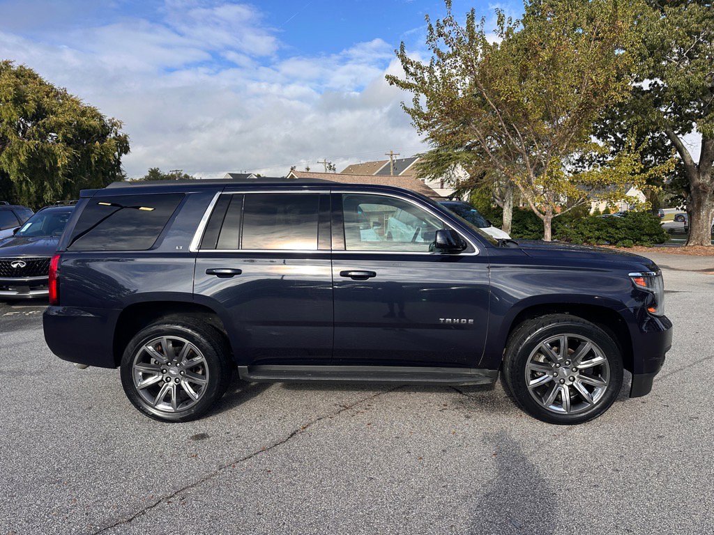 2017 Chevrolet Tahoe LT photo 2
