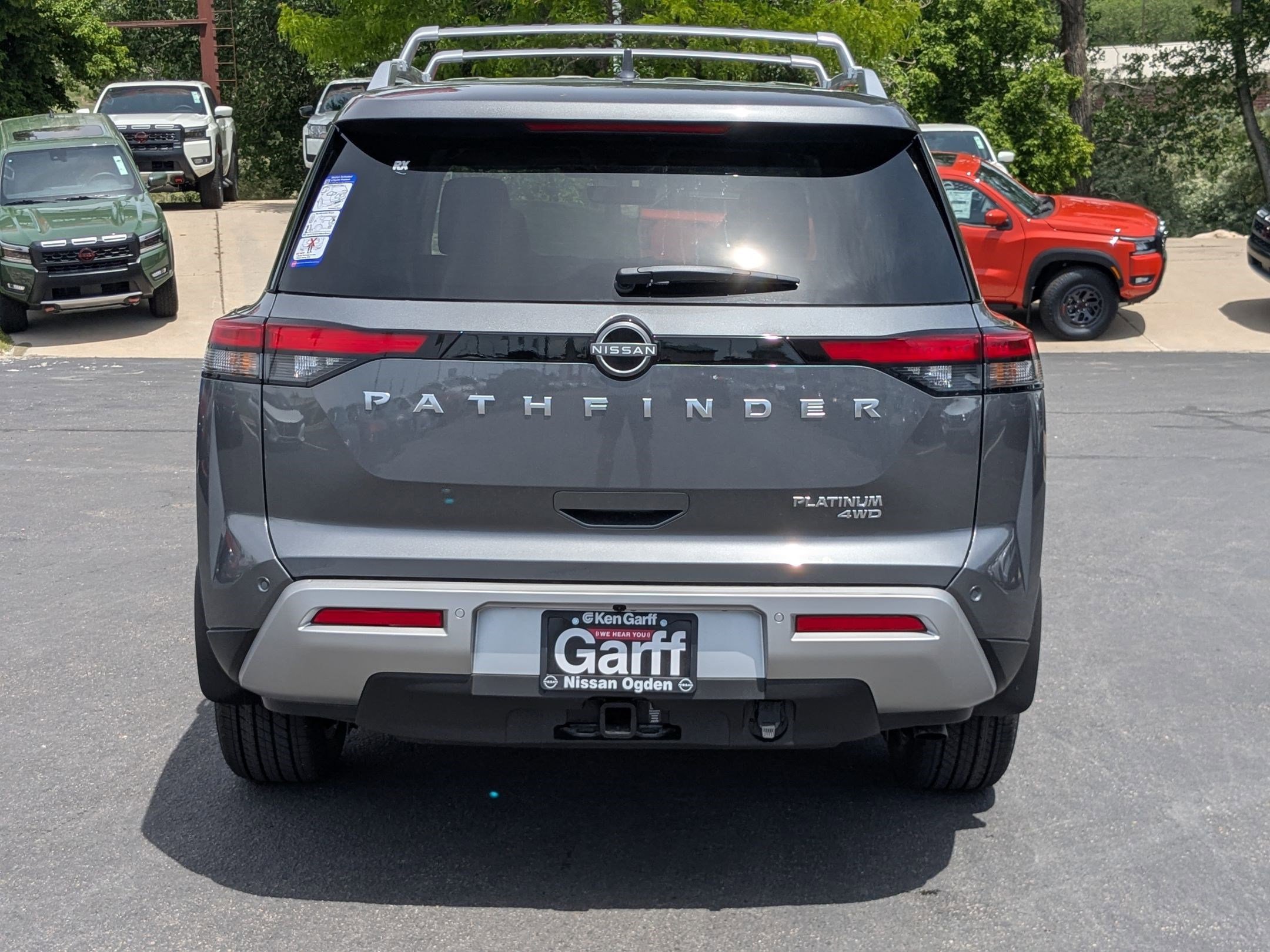 2025 Nissan Pathfinder Platinum photo 4