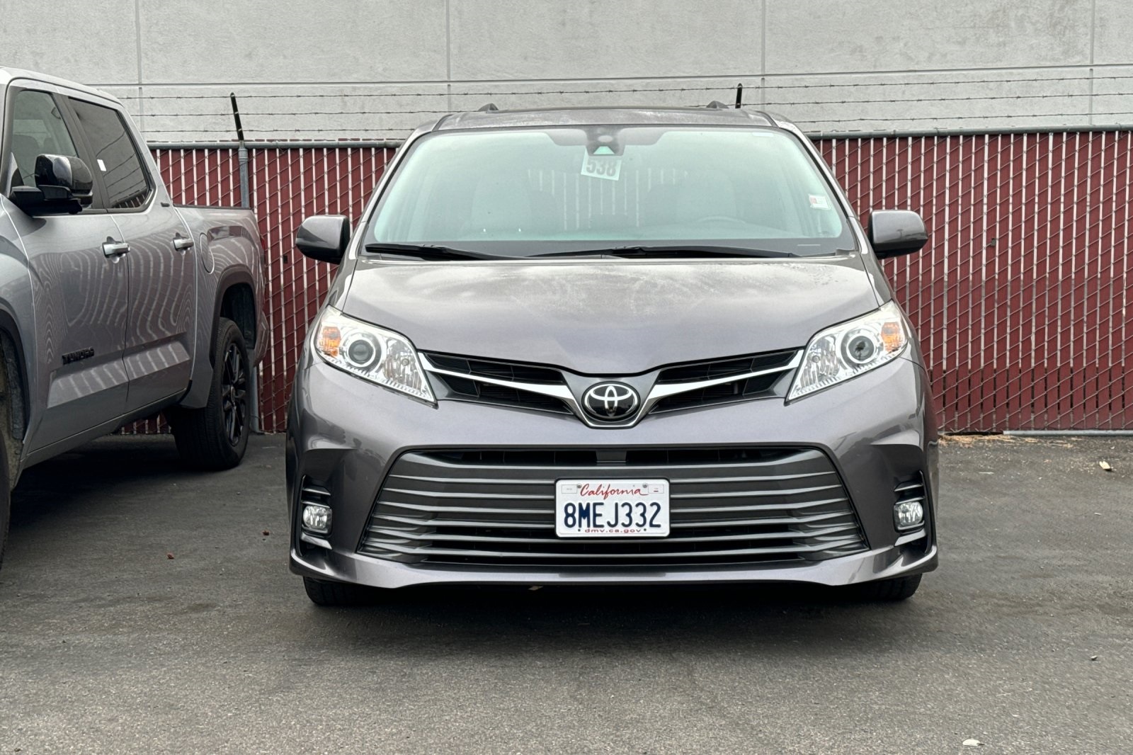 2020 Toyota Sienna XLE photo 2