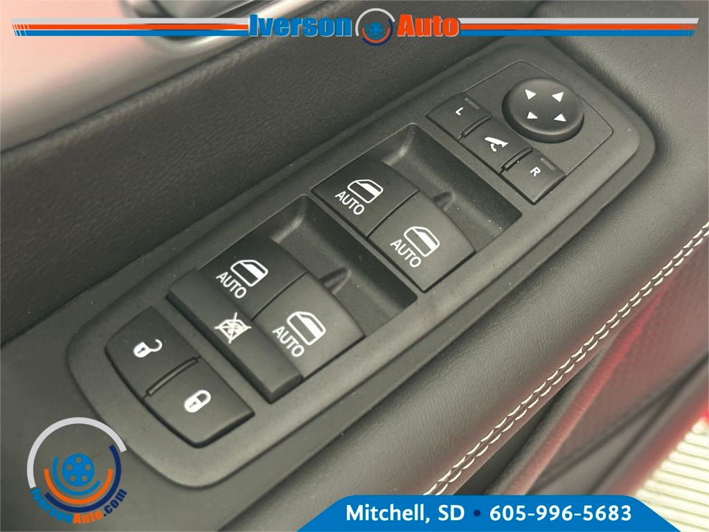 2026 Chrysler Pacifica Limited photo 12