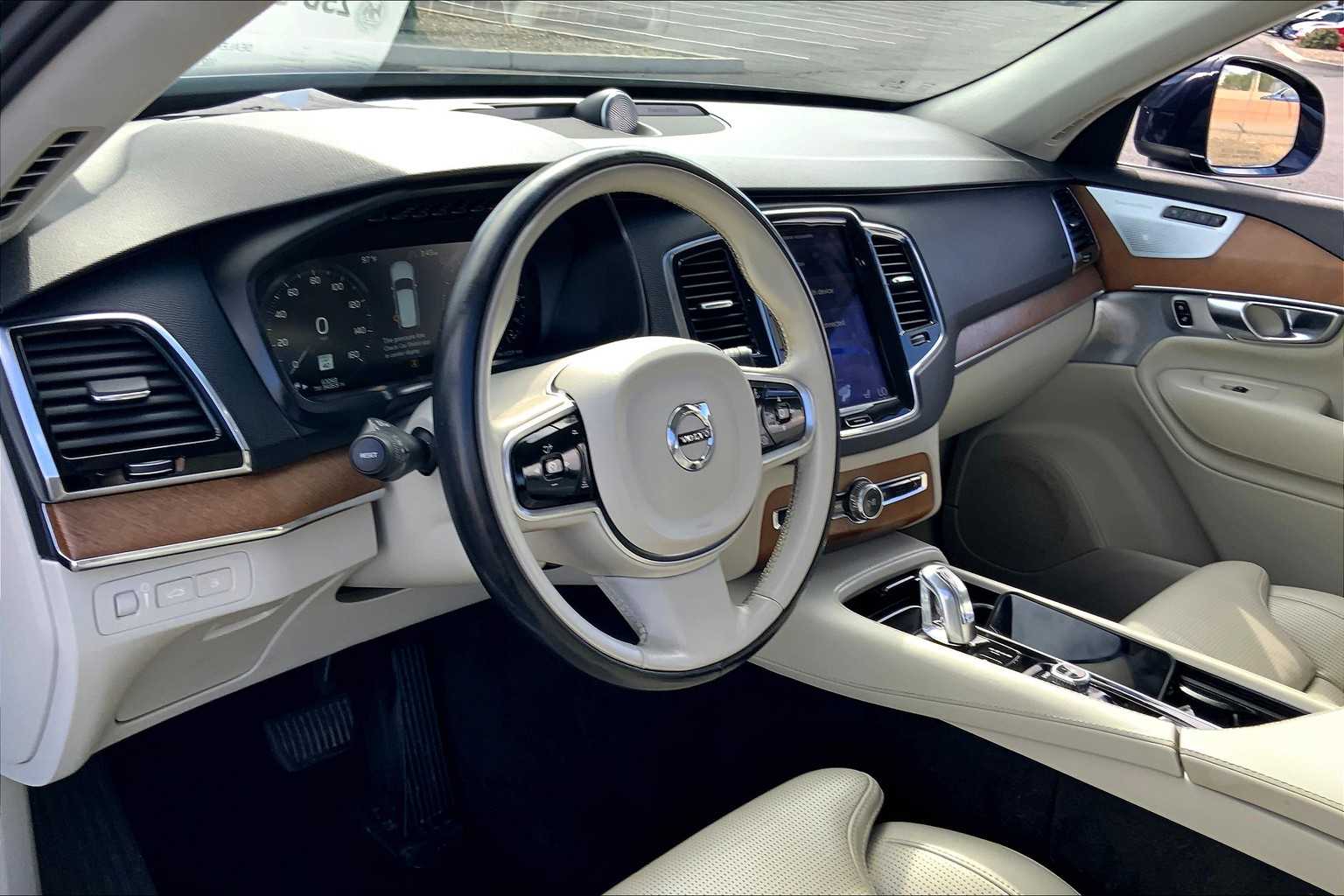 2017 Volvo XC90 Inscription photo 14