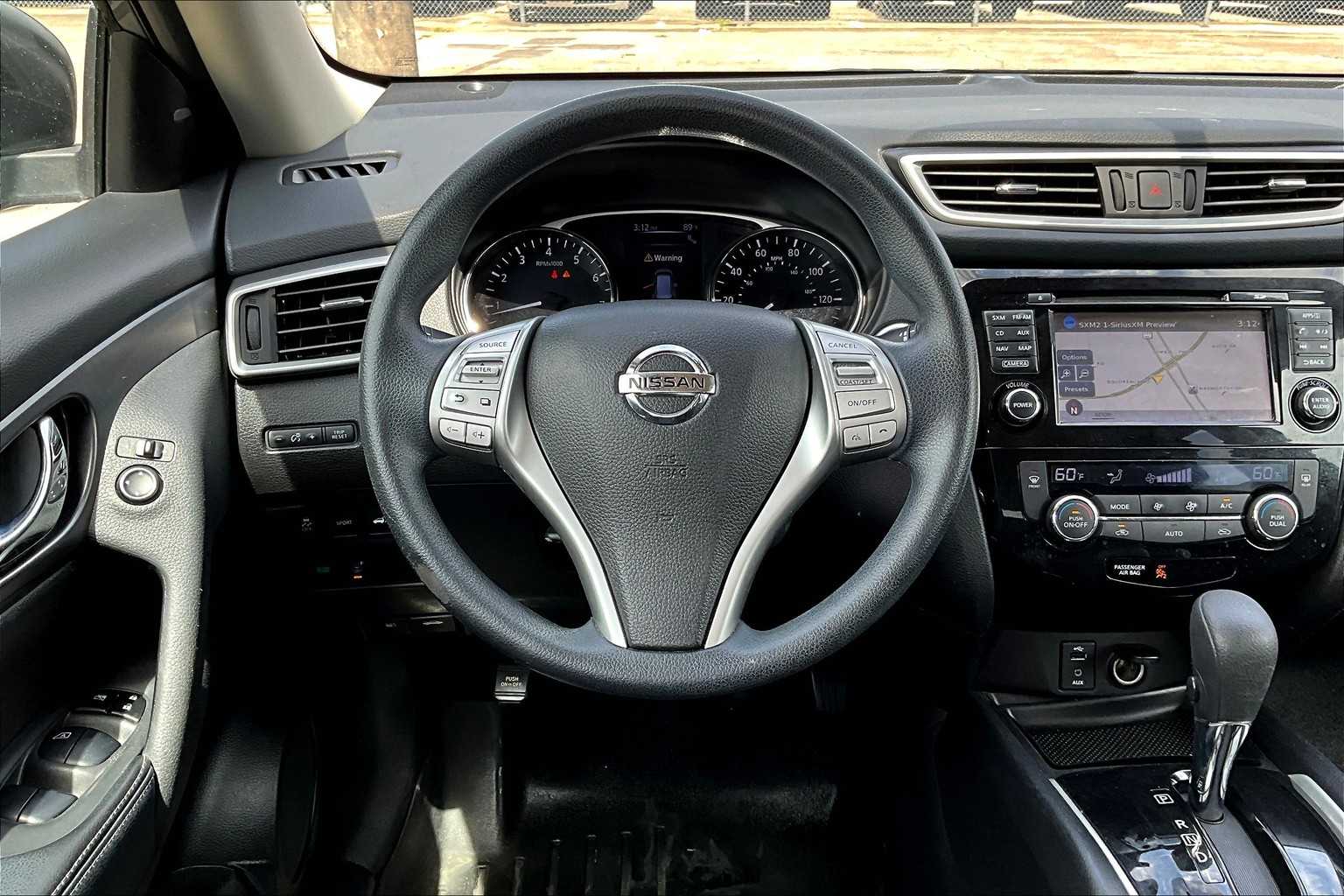 2016 Nissan Rogue SV photo 4