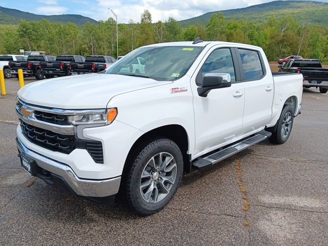 2025 Chevrolet Silverado 1500 LT photo 3