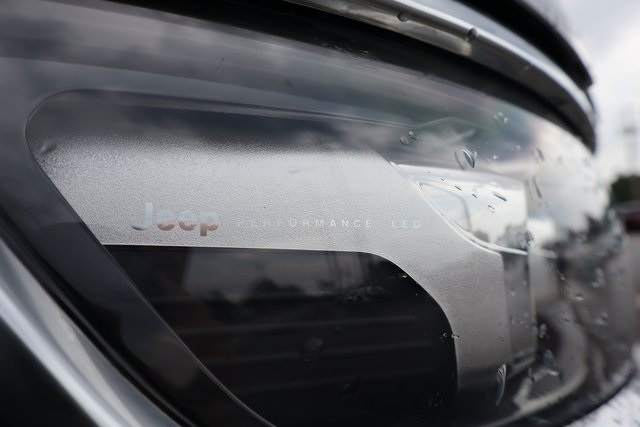 2022 Jeep Grand Wagoneer II photo 4