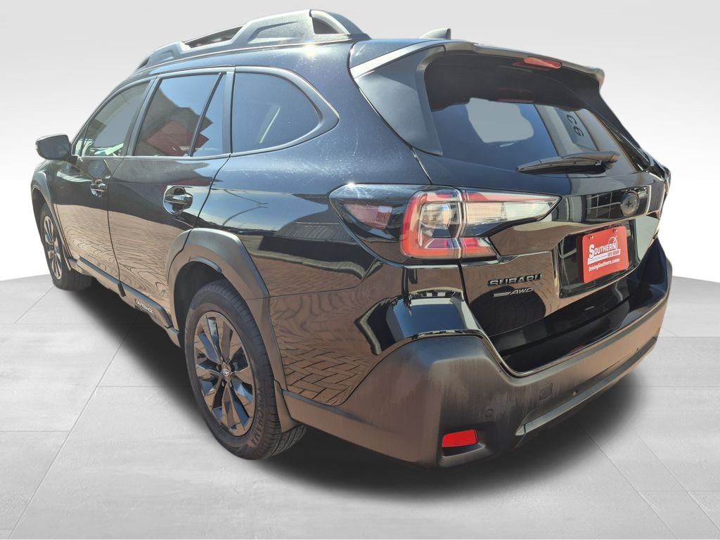 2023 Subaru Outback Onyx Edition photo 4