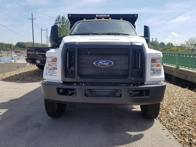 2025 Ford F-750 photo 2