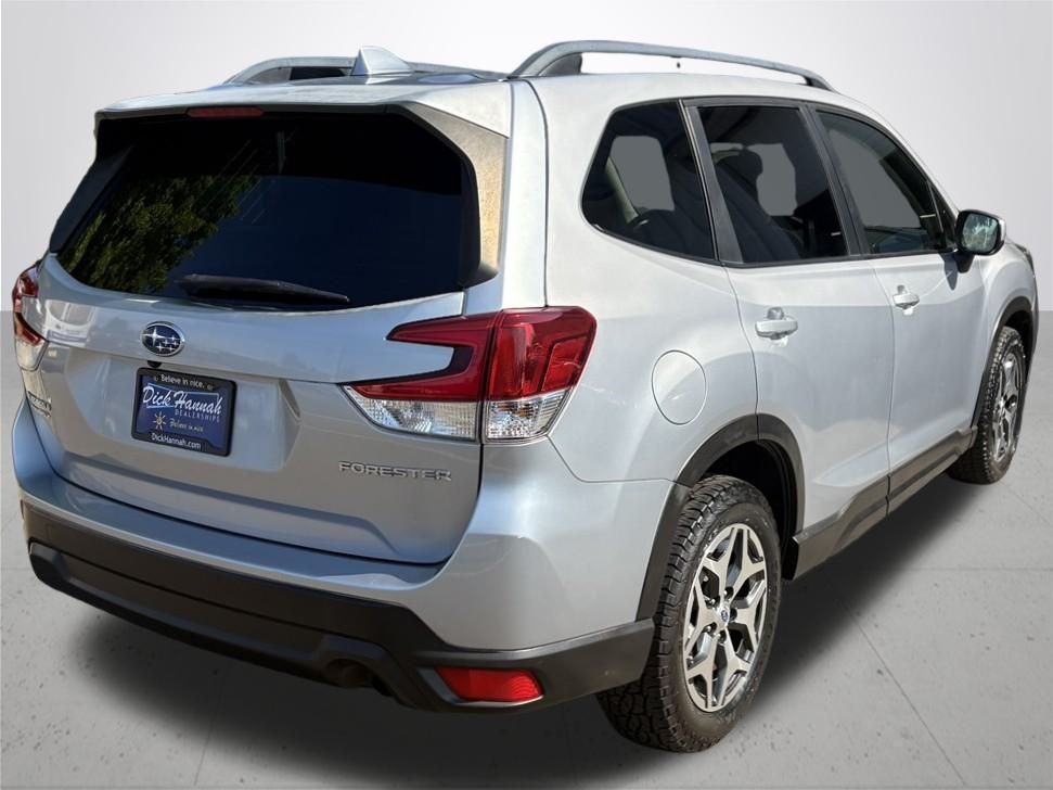 2019 Subaru Forester Premium photo 7