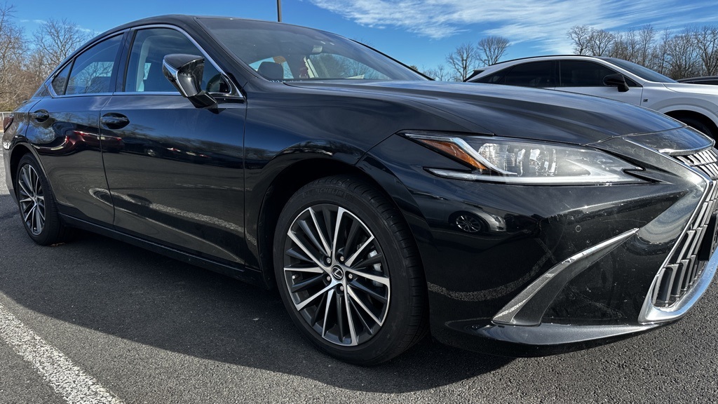 2023 Lexus ES 350's photo