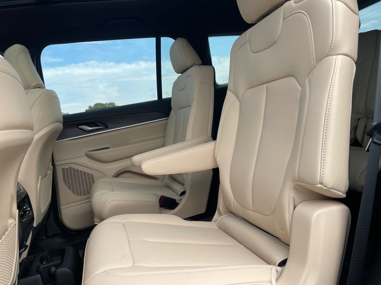 2025 Jeep Grand Cherokee Limited photo 12