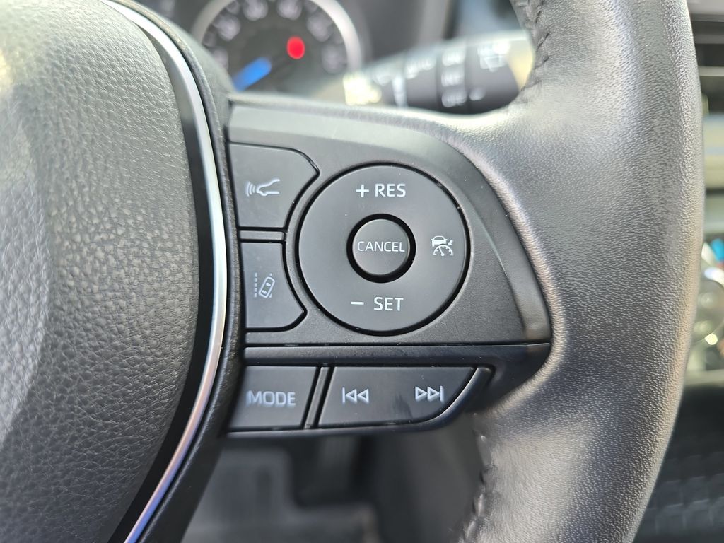 2022 Toyota RAV4 Hybrid SE photo 18