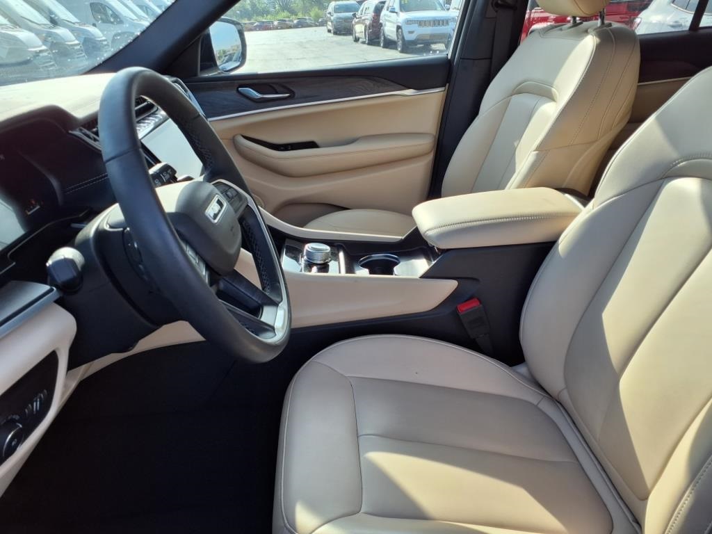 2024 Jeep Grand Cherokee Limited photo 6