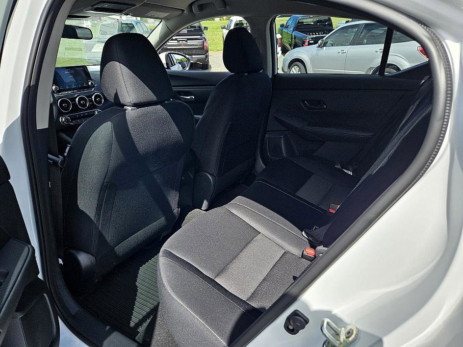 2025 Nissan Sentra SV photo 8