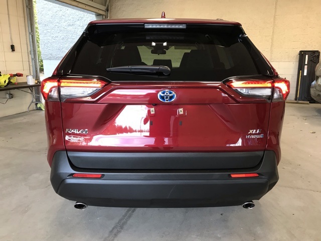 2024 Toyota RAV4 Hybrid XLE photo 3