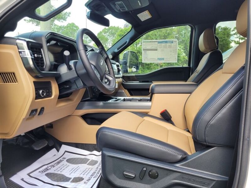2025 Ford F-250 Lariat photo 5