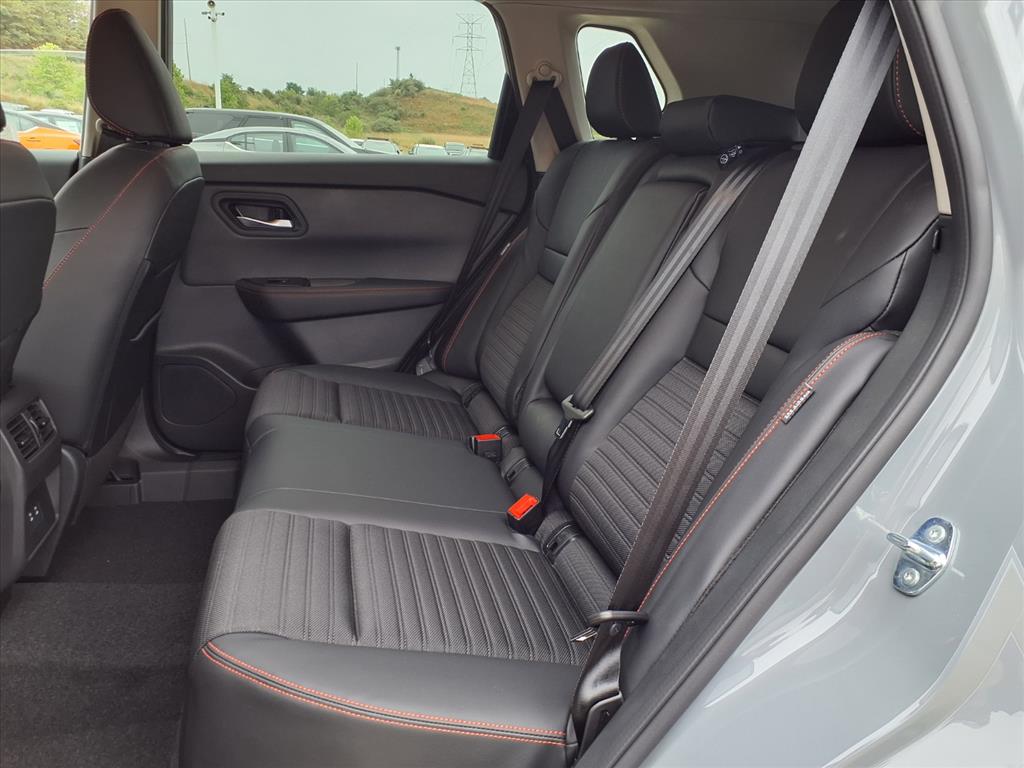 2026 Nissan Rogue SV photo 2