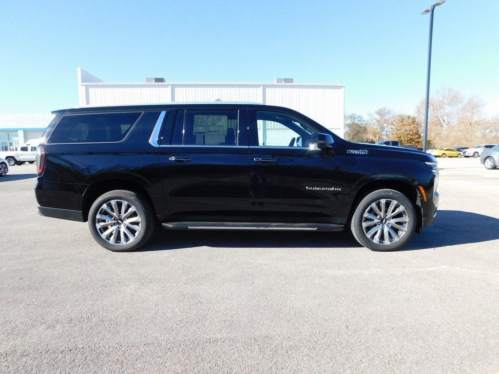 2025 Chevrolet Suburban High Country photo 2