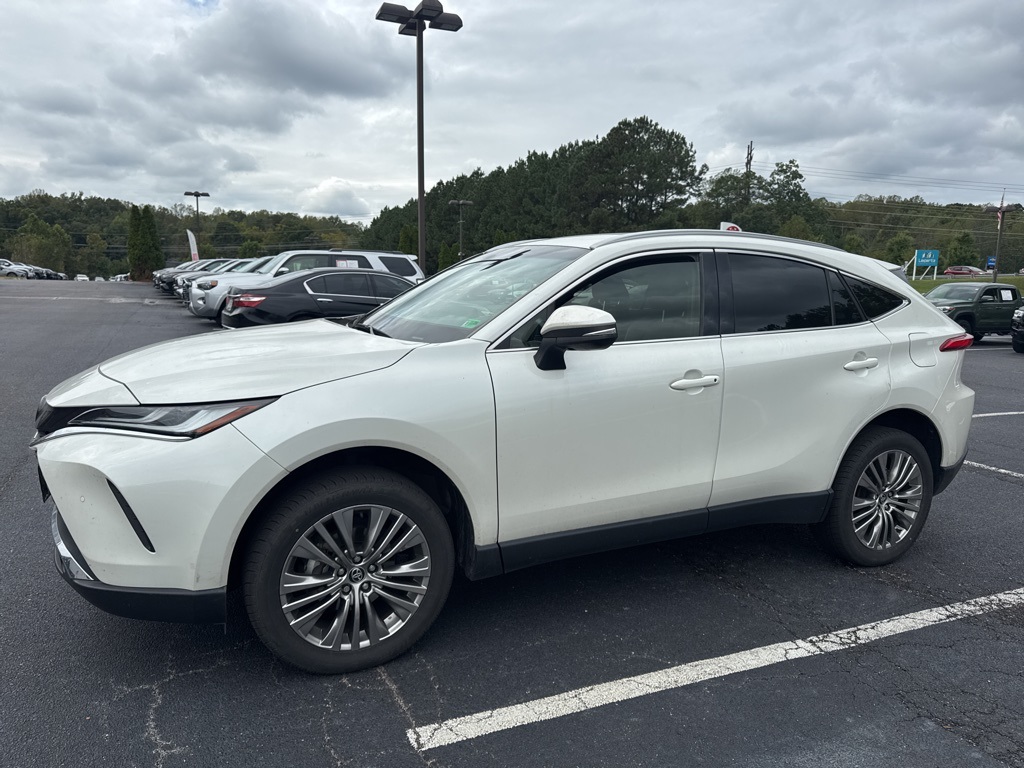 2022 Toyota Venza XLE photo 2