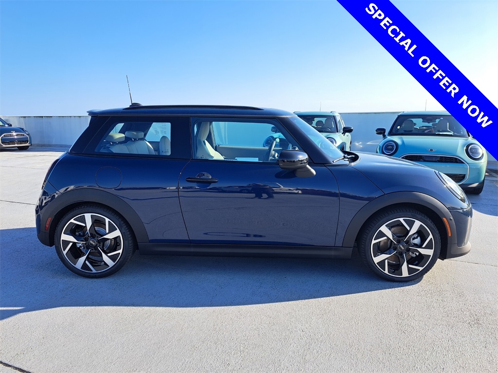 2025 Mini Cooper 2 Door Hardtop Signature photo 2