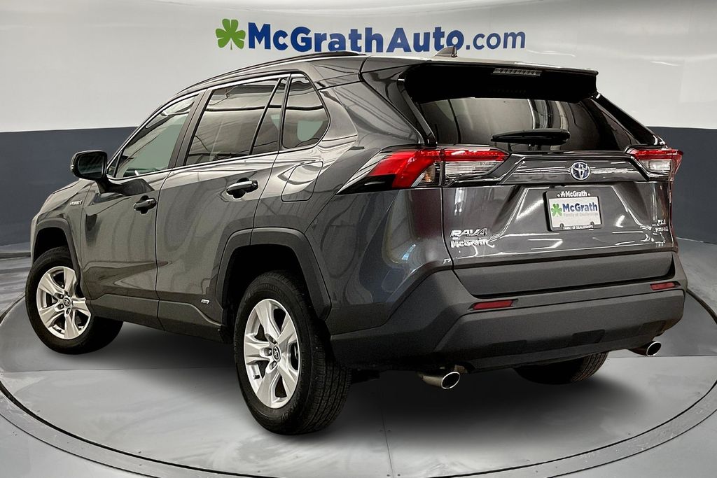 2021 Toyota RAV4 Hybrid XLE photo 3