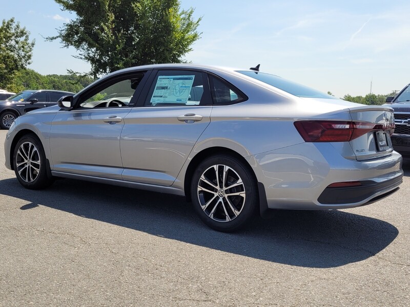 2025 Volkswagen Jetta Sport photo 3