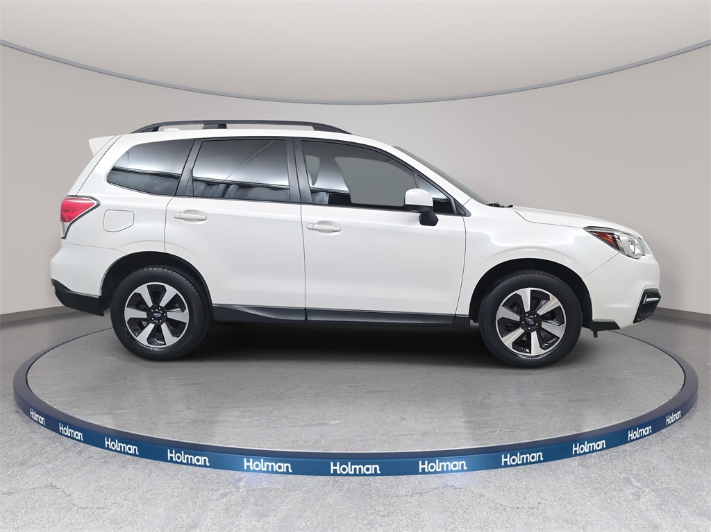 2017 Subaru Forester 2.5i Premium photo 4