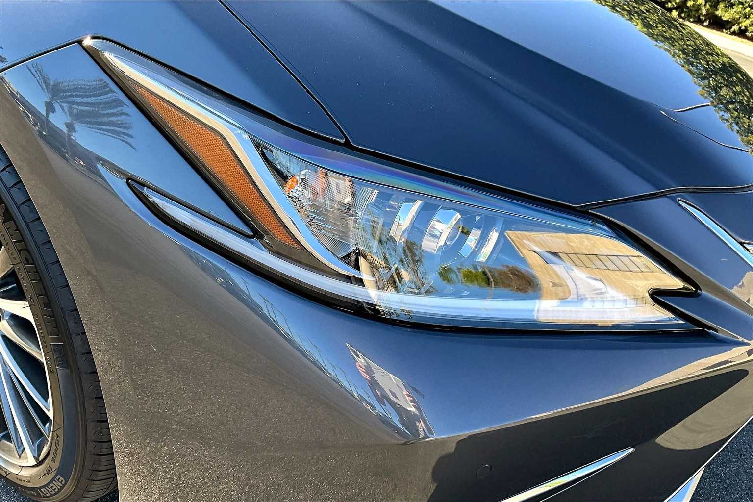 2025 Lexus ES 300h photo 20