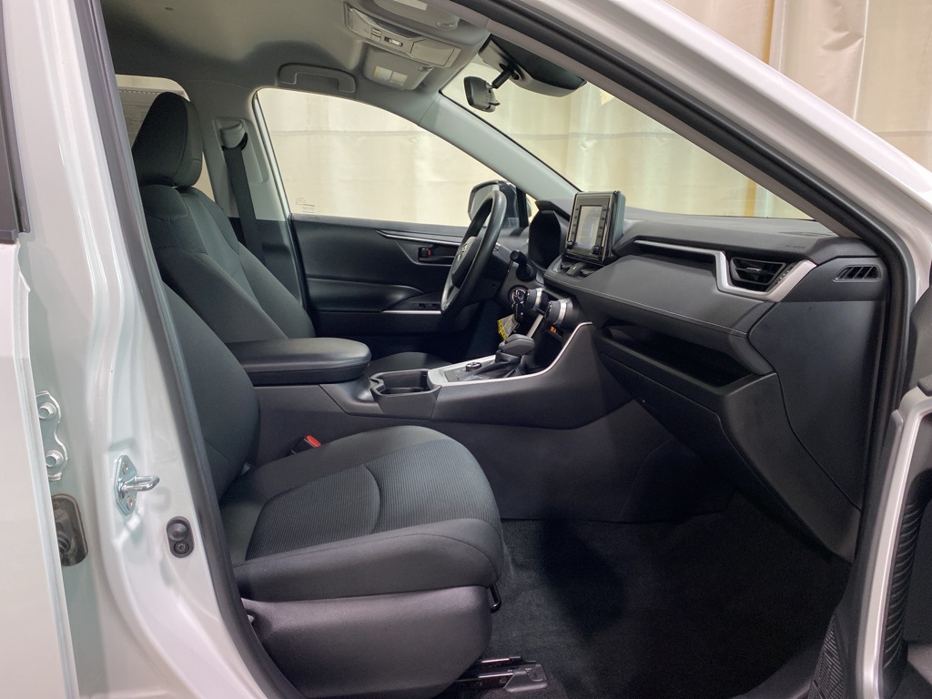 2021 Toyota RAV4 Hybrid LE photo 8