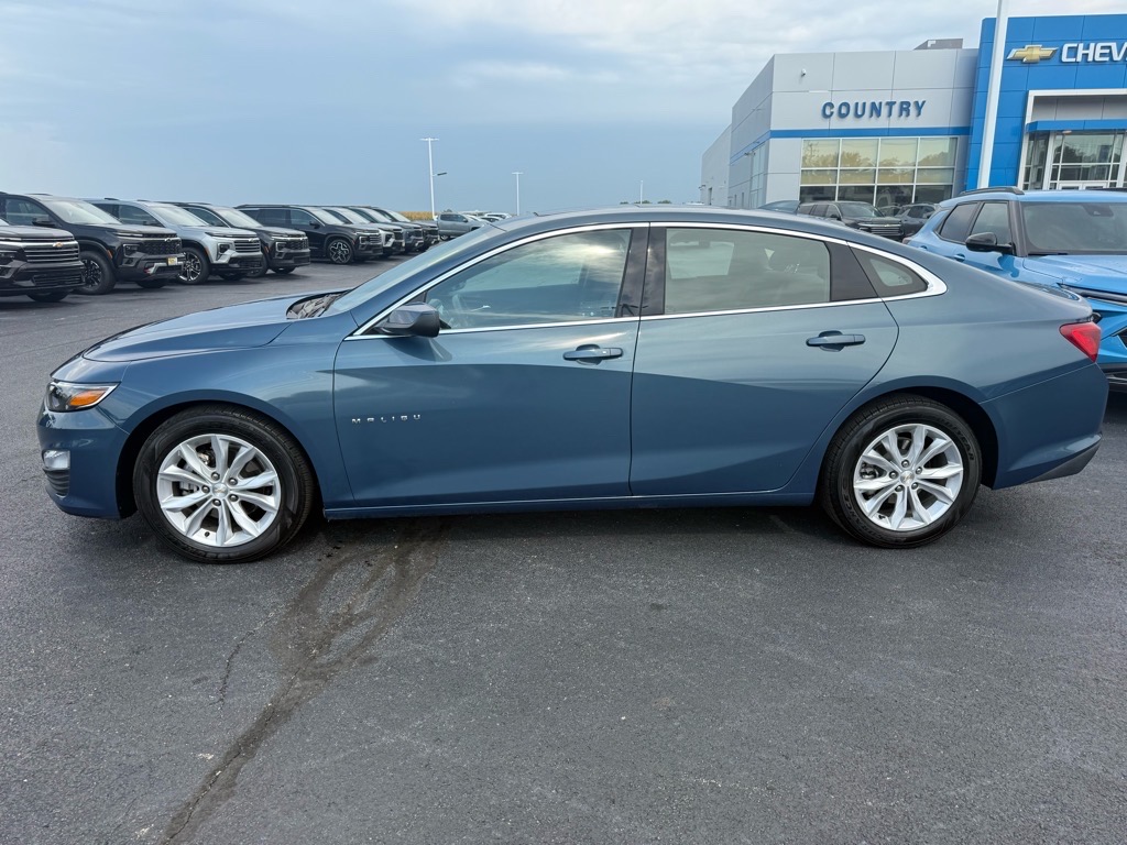 2024 Chevrolet Malibu 1LT photo 2