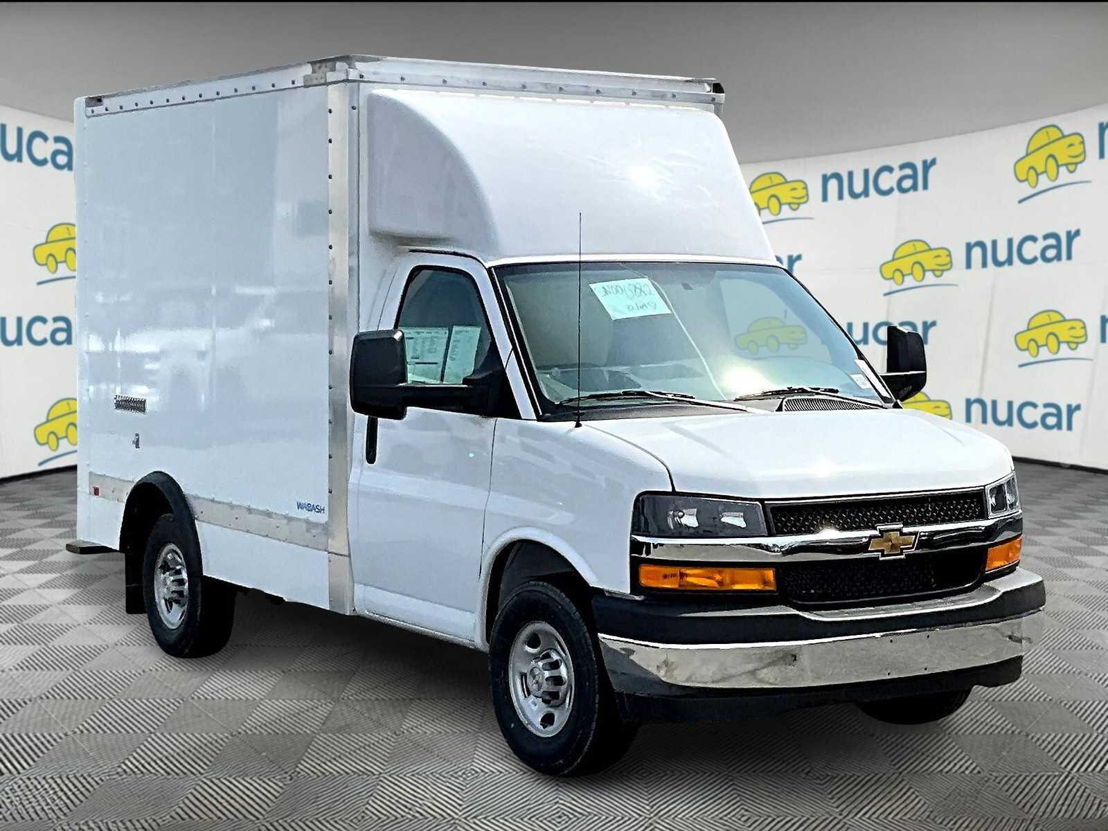 2025 Chevrolet Express Cutaway Base's photo