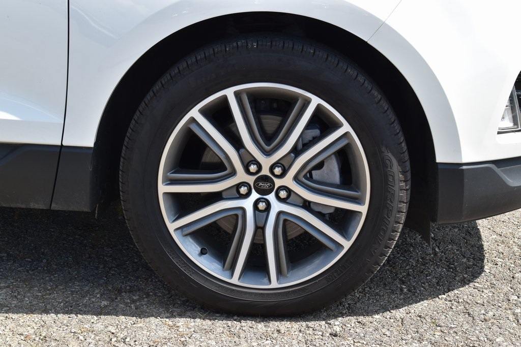 2024 Ford Edge Titanium photo 4