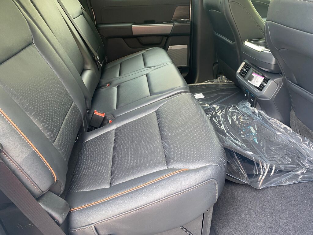 2025 Ford F-150 Lariat photo 18