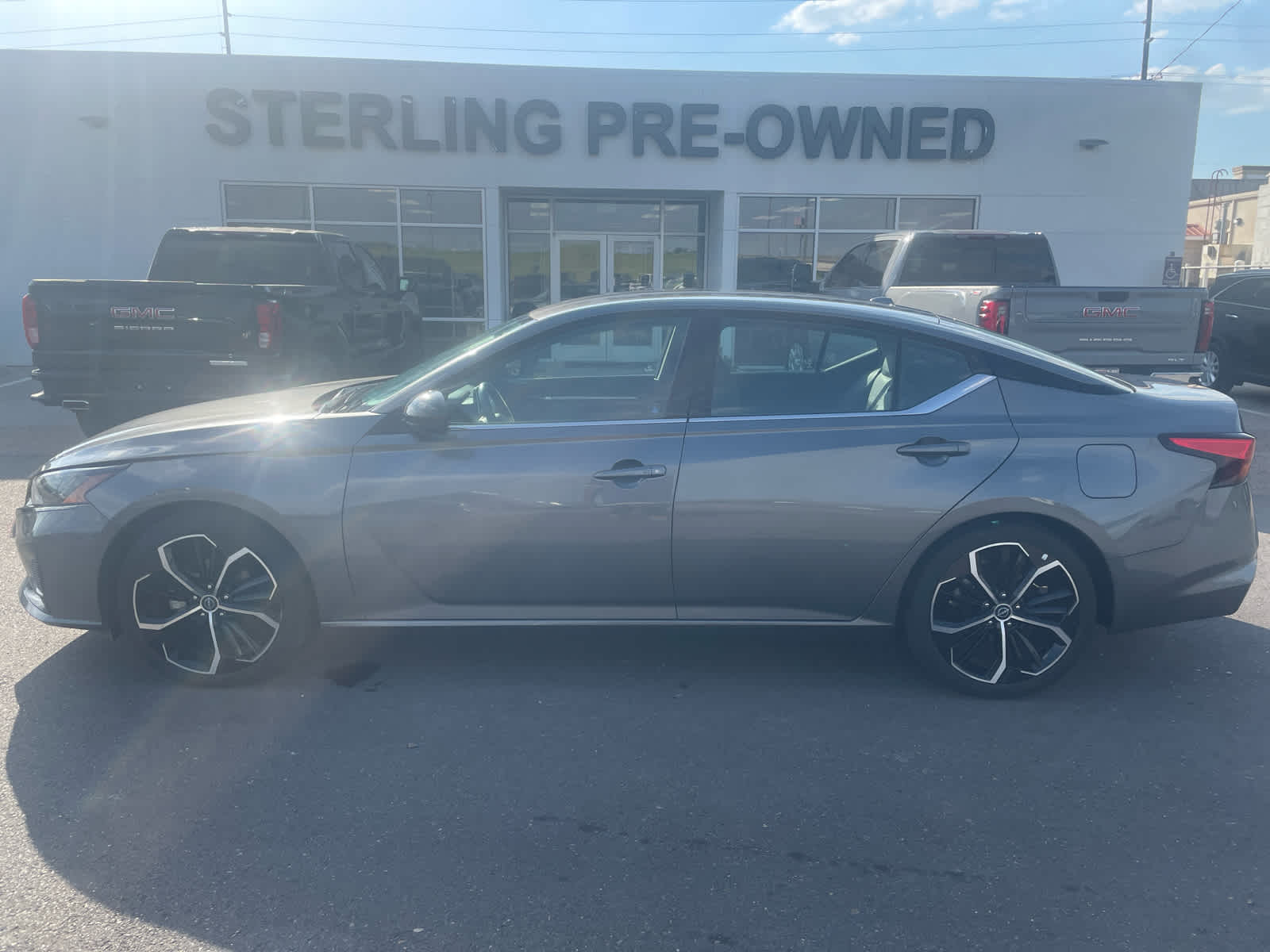 2024 Nissan Altima SR's photo