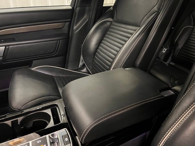 2020 Land Rover Discovery HSE Luxury photo 30