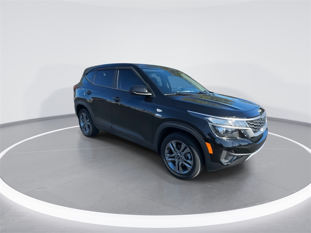 2022 Kia Seltos LX photo 2