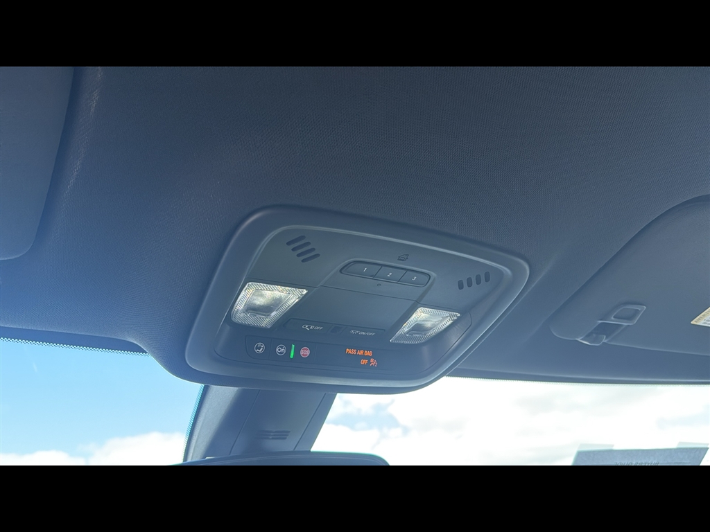2023 Chevrolet Traverse Leather photo 12